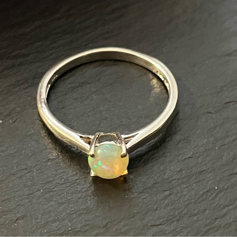 Vintage Sterling Silver 925 White Lab Opal Size 10